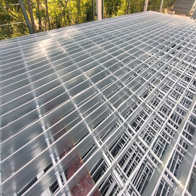 Hot Dipped Galvanized Steel Grating / Heavy Duty Metal Grid Bearing Significant