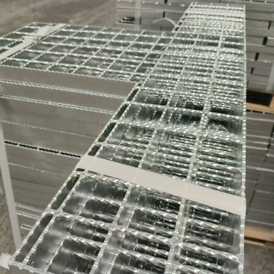 Heavy Duty Anti Slip Metal Grating Serrated Steel With Galvanized Surface