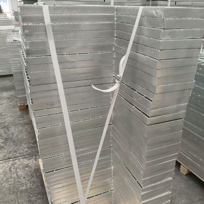 Heavy Duty Anti Slip Metal Grating Serrated Steel With Galvanized Surface