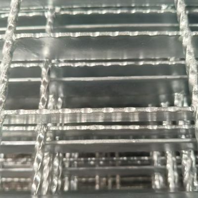Thermal-Insulating Steel Gratings: Energy-Efficient and Comfortable