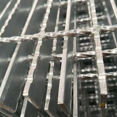 Thermal-Insulating Steel Gratings: Energy-Efficient and Comfortable