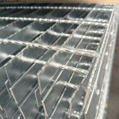Thermal-Insulating Steel Gratings: Energy-Efficient and Comfortable