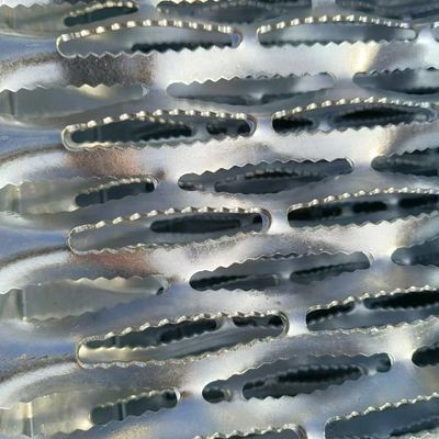 20*3 Steel Flat Size Serrated Steel Grating For Industrial 25mm Bearing Bar Pitch
