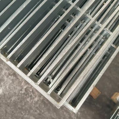 Hot-Dip Galvanized Stainless Steel Grating Corrosion Resistant Protective Ventilation Outdoor Roofing Walkways