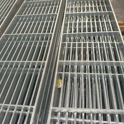 Hot-Dip Galvanized Stainless Steel Grating Corrosion Resistant Protective Ventilation Outdoor Roofing Walkways