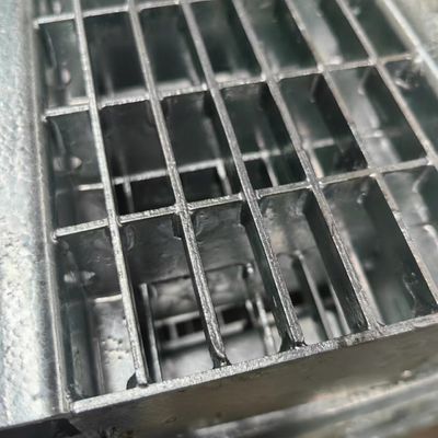 30mm Crossbar Spacing Black Flat Bar Industrial Steel Grating