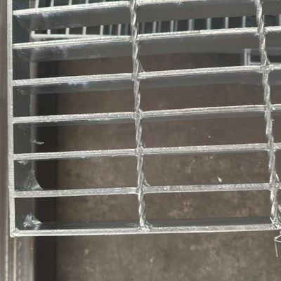 40mm Footstep To Weigh Non-Slip Steel Grating Industrial