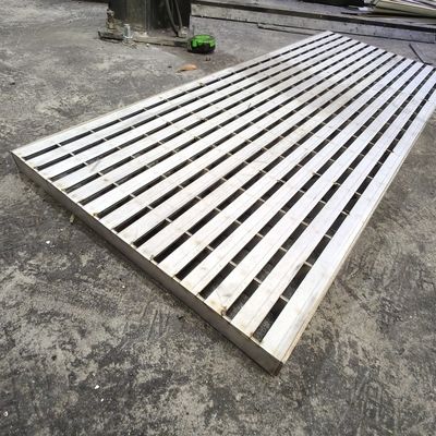 30 Pitch Metal Grid Grating Q235 Grade in Transportation Infrastructure