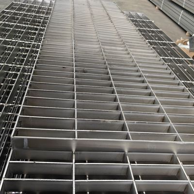 Industrial Flat Steel Grating With 100mm Cross Bar Spacing And Welding Process