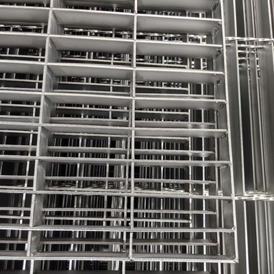 Industrial Flat Steel Grating With 100mm Cross Bar Spacing And Welding Process