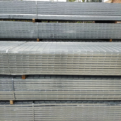 Hot Dipped Galvanized Serrated Steel Grating Metal Bar Safety Building Materials Q235