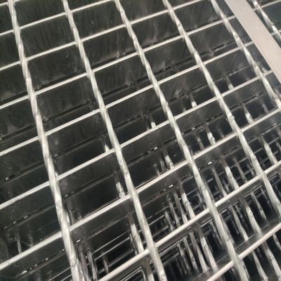 3 mm Querschnittstange, warm getaucht, glatte Oberfläche Stahlgitter für Gebäude
