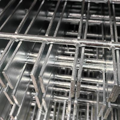 Glatte Oberfläche Heißverzinkte Stahldecking Gitter für Gebäudekonstruktion