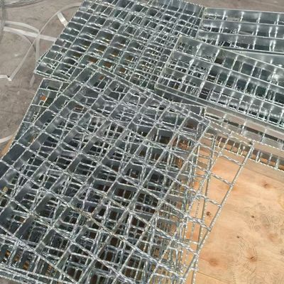 Verschiedene Größen von Materialien können benutzerdefiniert werden Verschleißbeständige rutschfeste Stahl
