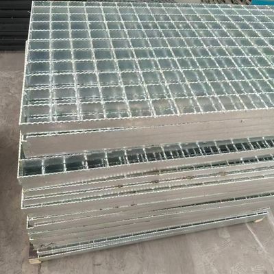 Textur aus Edelstahl, Gitter aus industriellem Stahl mit Gitterlager