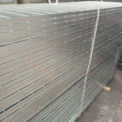 Mit Wind- und rutschfeste Eigenschaften ist die Struktur stabil und kann maßgeschneidert Silber Stahlgitter