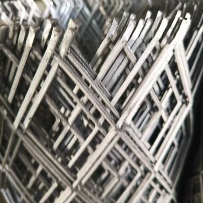 Metallnetz aus Stahl mit 15 mm SWM und 30 mm LWM