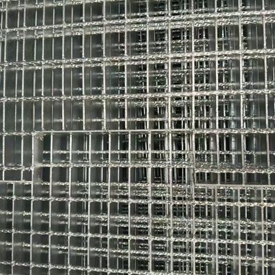 Versatile und leichte Stahlgitter für Industrieanlagen