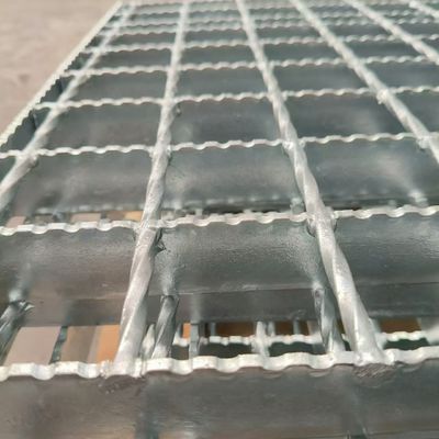 UV-beständige Gitter aus Stahl: Farbfest und langlebig