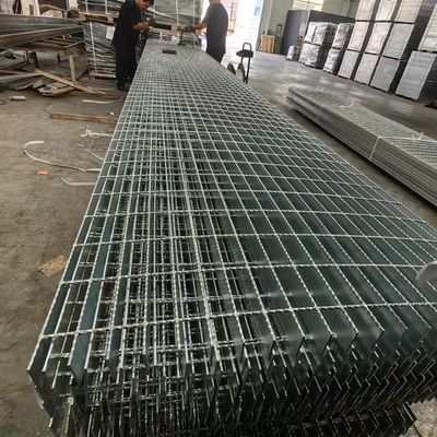 Moderne 30mm-Pitch-Flachstahlgitter mit glänzender Oberfläche