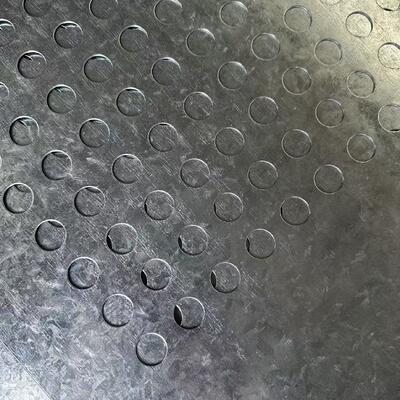 Perforierte Metallplatten weisen Schalldämpfung, Belüftung und Filtration auf, haben eine stabile Struktur und eine hohe Haltbarkeit.